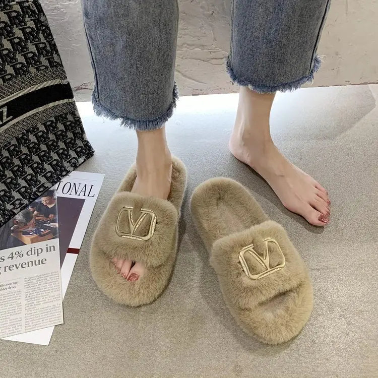 CozzyZoo | Plush Plus-Size Slippers with Chic Metal Accent - Comfortable Wide Slippers ✨ ZooSlippers