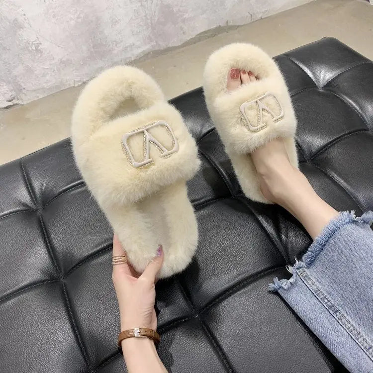 CozzyZoo | Plush Plus-Size Slippers with Chic Metal Accent - Comfortable Wide Slippers ✨ ZooSlippers