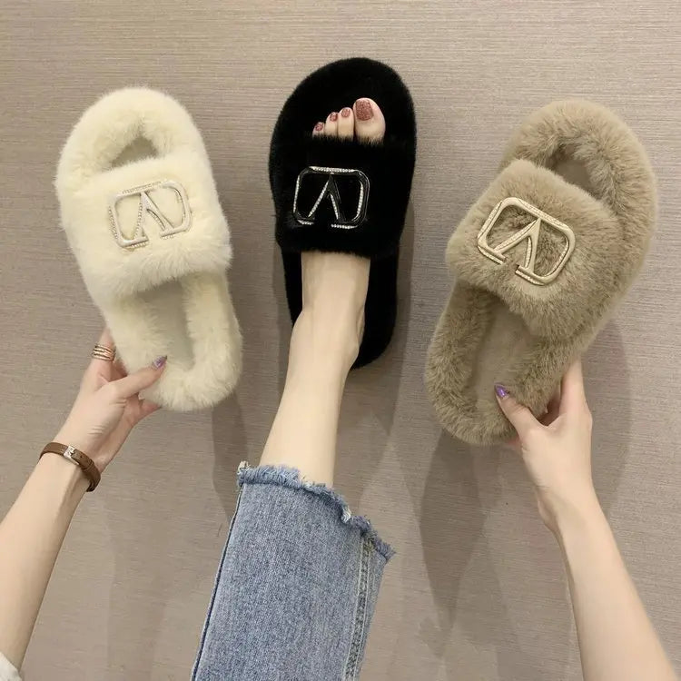 CozzyZoo | Plush Plus-Size Slippers with Chic Metal Accent - Comfortable Wide Slippers ✨ ZooSlippers